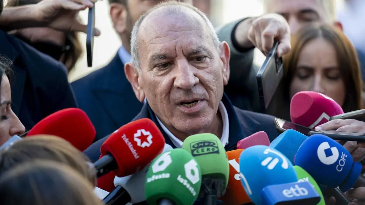 Archivo - El exdirector adjunto operativo (DAO) de la Polic&iacute;a Nacional, Jos&eacute; &Aacute;ngel Gonz&aacute;lez, atiende a los medios a su salida del Juzgado de Violencia sobre la Mujer N&uacute;mero 8, a 17 de marzo de 2026, en Madrid (Espa&ntilde;a).