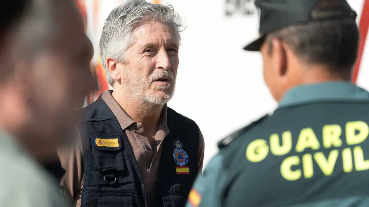 El ministro del Interior, Fernando Grande-Marlaska, durante una visita al Puesto de Mando Avanzado (PMA) por los incendios forestales de Madrid, a 29 de julio de 2026, en Navalcarnero, Madrid (Espa&ntilde;a).