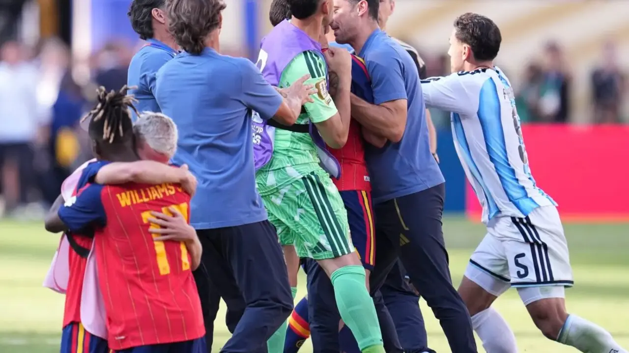 FIFA abre un procedimiento disciplinario por lo ocurrido en la final del Mundial. Europa Press