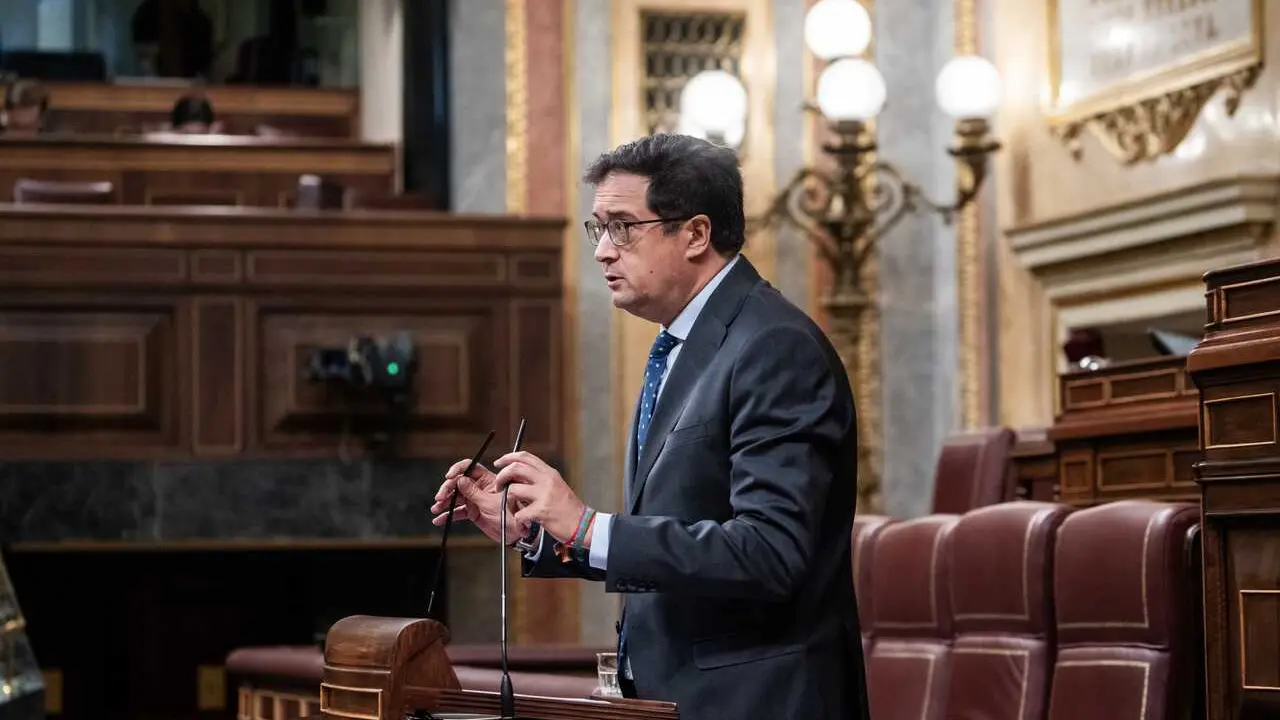 El ministro para la Transformaci&oacute;n Digital, &Oacute;scar L&oacute;pez, durante la celebraci&oacute;n de una sesi&oacute;n extraordinaria del Pleno del Congreso de los Diputados, a 23 de julio de 2026, en Madrid (Espa&ntilde;a). La C&aacute;mara Baja se re&uacute;ne en pleno verano para debatir y someter