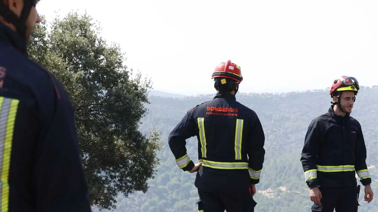 El incendio de la Sierra Oeste suma una segunda noche sin reactivaciones y contin&uacute;a en Situaci&oacute;n Operativa 2