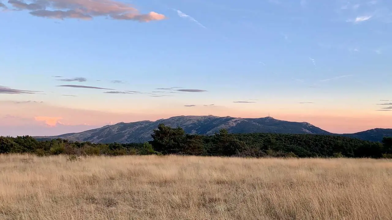 Archivo - La Sierra de Ayll&oacute;n, entre los 4 primeros espacios Red Natura 2000 de Espa&ntilde;a en ser reconocido por su turismo sostenible