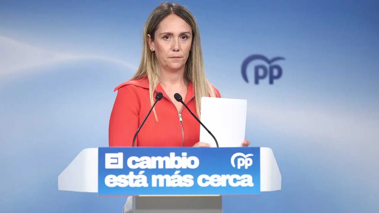La vicesecretaria de Coordinaci&oacute;n Sectorial del Partido Popular, Alma Ezcurra, durante la celebraci&oacute;n de la rueda de prensa posterior a la reuni&oacute;n semanal del Comit&eacute; de Direcci&oacute;n del Partido Popular, a 20 de julio de 2026, en Madrid (Espa&ntilde;a). Esta compare