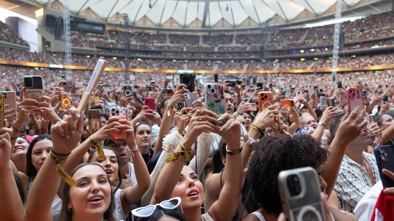 Cientos de personas durante un concierto de Romeo Santos y Prince Royce, en el Riyadh Air Metropolitano, a 24 de julio de 2026, en Madrid (Espa&ntilde;a). 
