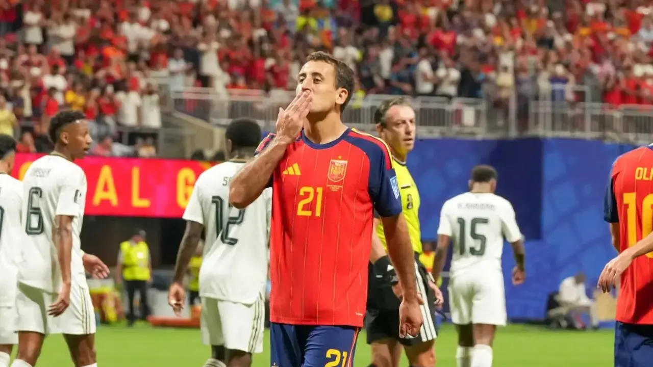 Mikel Oyarzabal celebrando su gol ante Arabia Saud&iacute; en el Mundial