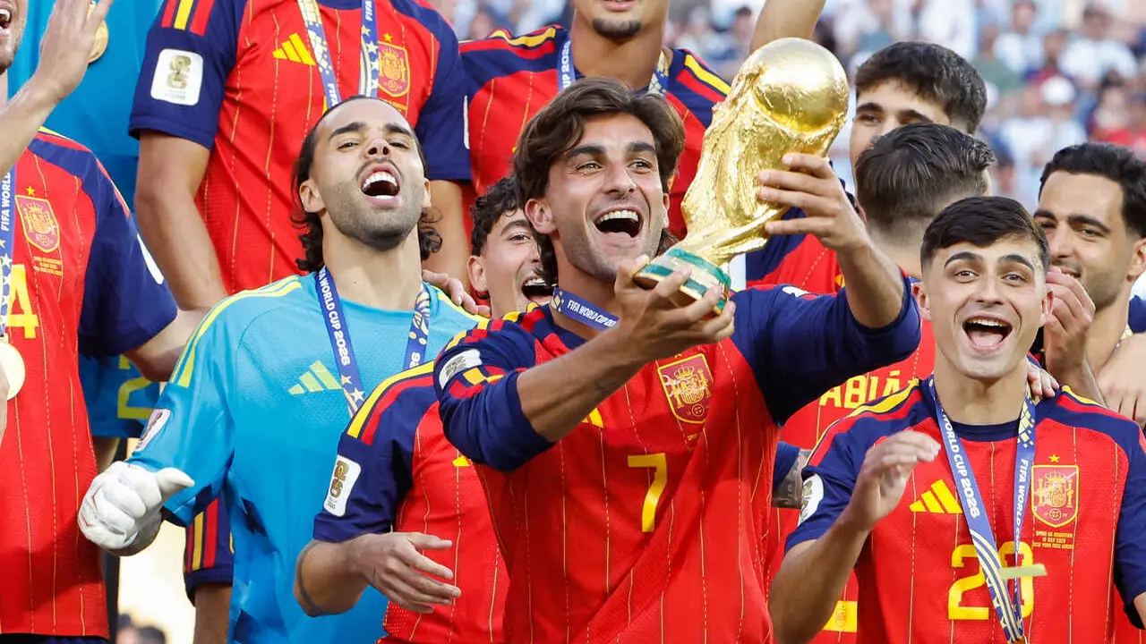 Winning goal scorer Ferran Torres #7 of Spain lifts the trophy following the FIFA World Cup 2026 Final football match between Spain and Argentina on July 19, 2026 at New York New Jersey Stadium, MetLife Stadium in East Rutherford, New Jersey, United States - Photo Jean Catuffe / DPPI