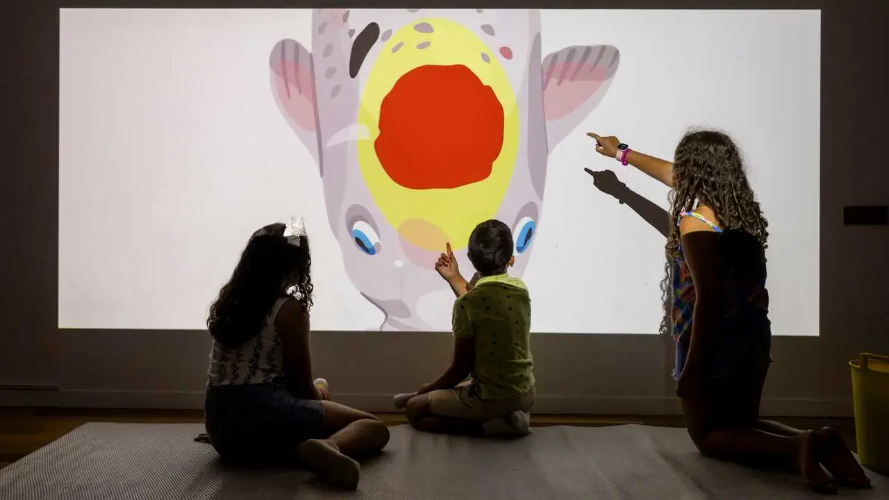 El rinc&oacute;n de luz y color. Espacio art&iacute;stico de juego libre para primera infancia &copy; Miguel Lorenzo