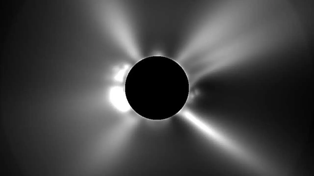 Simulaci&oacute;n coronal de luz blanca sint&eacute;tica