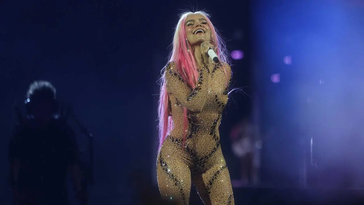 Archivo - La cantante Karol G durante una actuaci&oacute;n, en el Santiago Bernab&eacute;u, a 20 de julio de 2024, en Madrid (Espa&ntilde;a). 