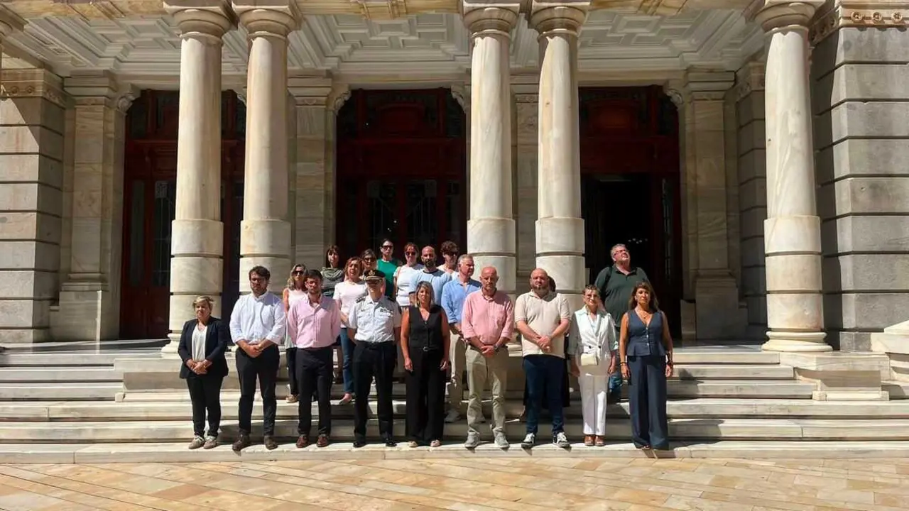 Minuto de silencio en el Ayuntamiento de Cartagena
