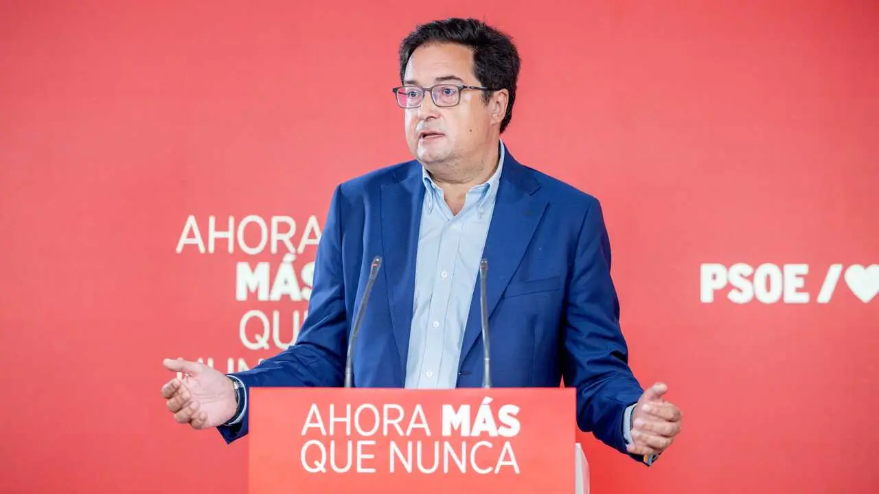El secretario general del PSOE de Madrid y ministro para la Transformaci&oacute;n Digital y de la Funci&oacute;n P&uacute;blica, &Oacute;scar L&oacute;pez, durante una rueda de prensa, en la sede del PSOE, a 7 de agosto de 2026