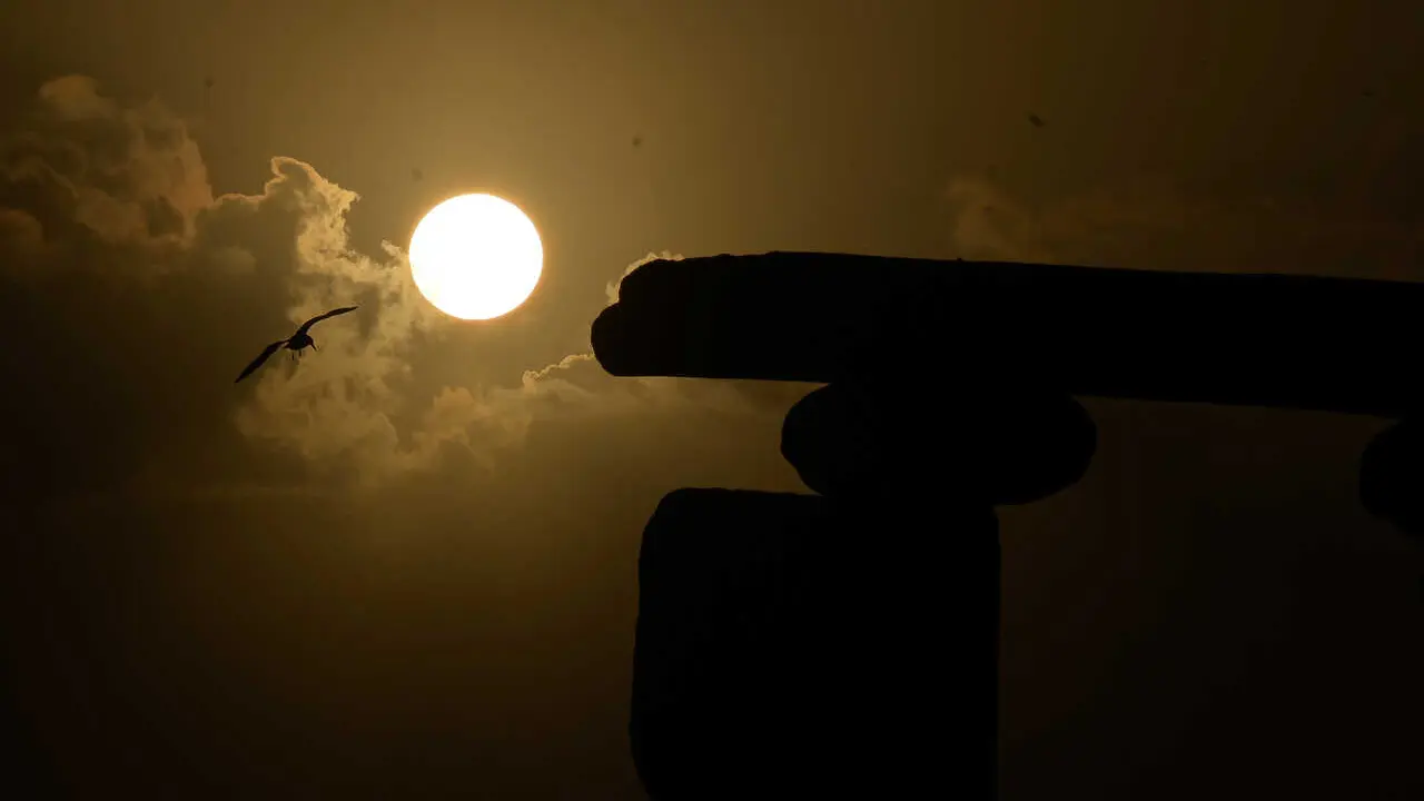 A Coru&ntilde;a
Eclipse solar visto desde el Monte de San Pedro
Solo visible un 2% pero no visible al final por la climatolog&iacute;a
08/04/2024
Foto: M. Dylan / Europa Press