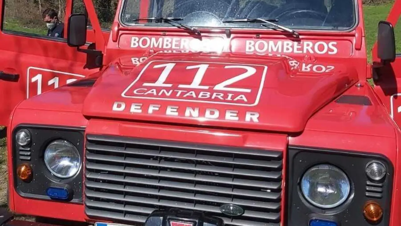 Archivo - Imagen de archivo de un veh&iacute;culo 4x4 de los Bomberos del 112 Cantabria.-ARCHIVO