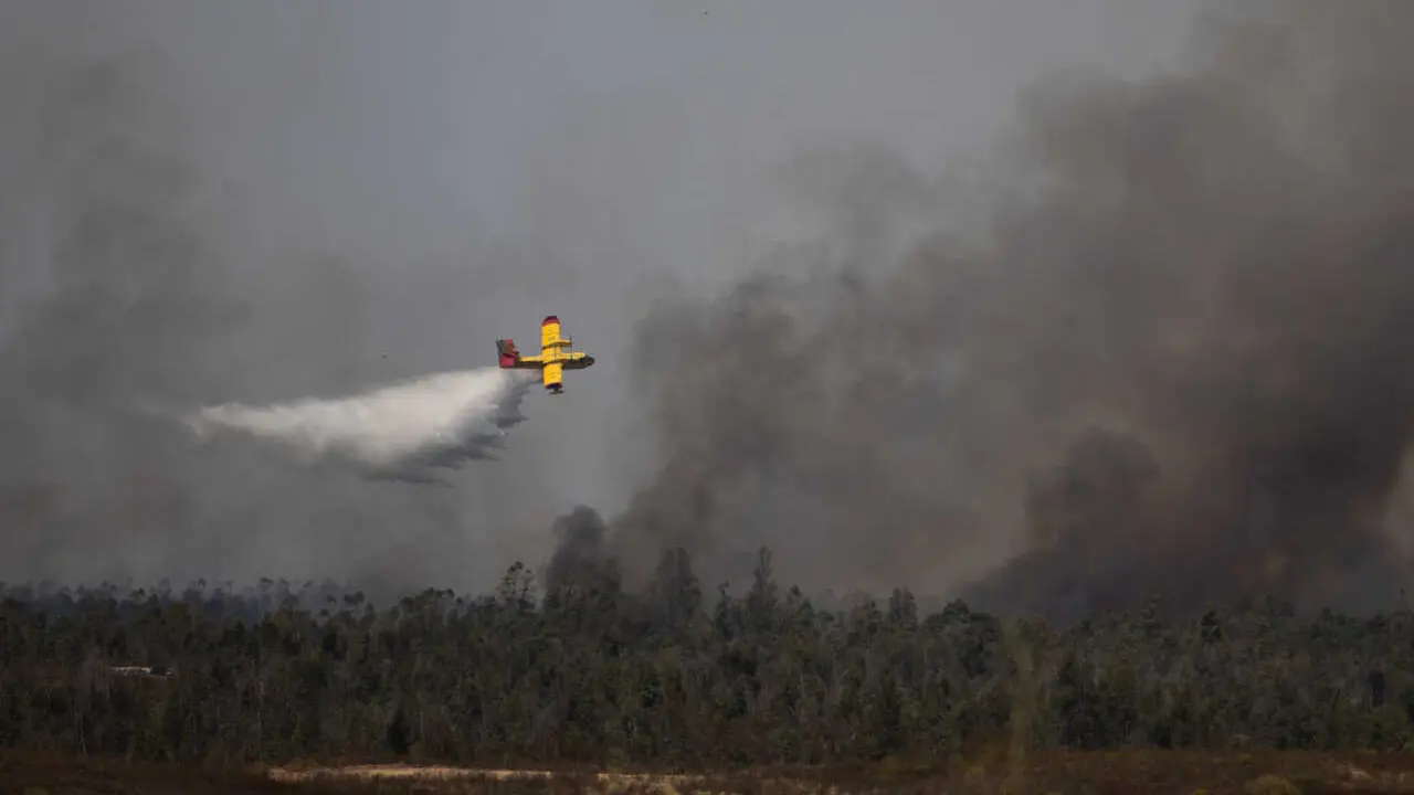 Imagen del incendio forestal declarado en Niebla (Huelva).