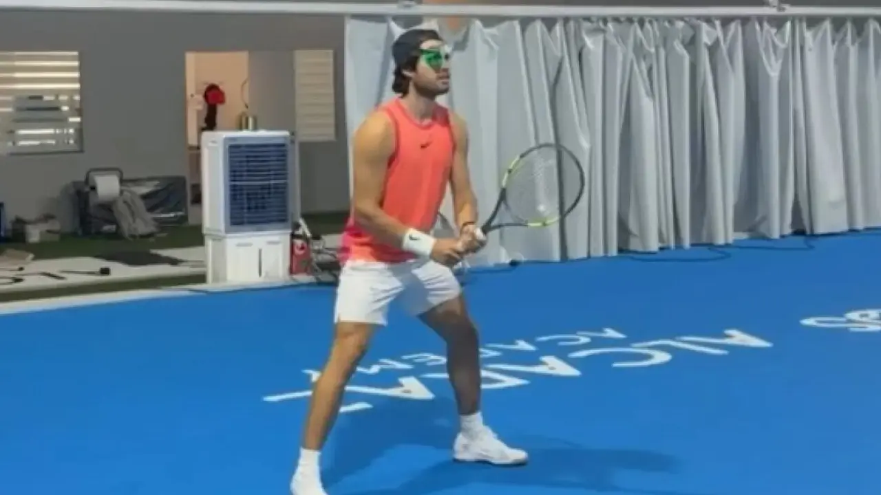 Carlos Alcaraz entrenando