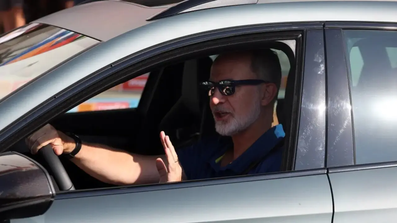 Felipe VI en su coche de lujo