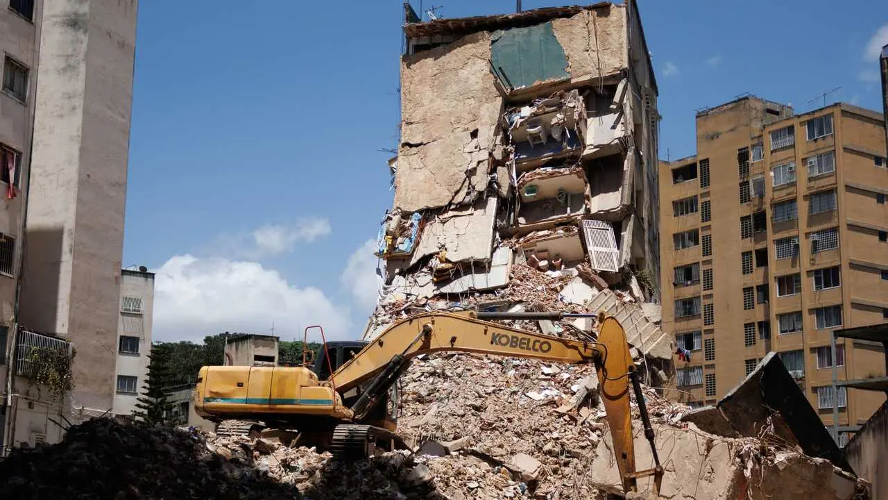 July 17, 2026, Caracas, Venezuela : Municipal work crews and heavy machinery continue clearing debris from buildings damaged by the June 24 earthquake in Caracas. Operations remain focused on the Moises Building in the Libertador municipality and the Petunia Building in the Chacao municipality, two of the structures most severely affected by the earthquake. At the Moises Building in the San Bernardino district, crews are carrying out road clearance and sanitation work after search and rescue operations at the site were completed. (Credit Image: � Mario Flores/JNA via ZUMA Press Wire)