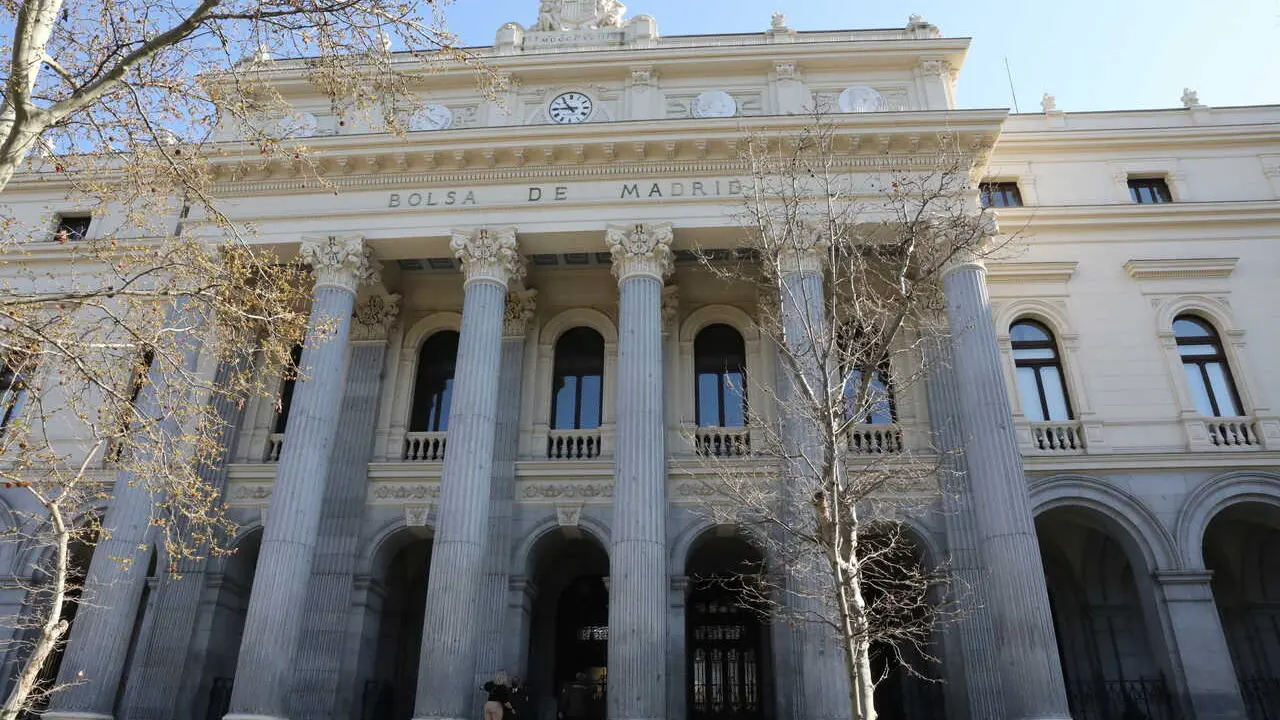 Archivo - Exterior del Palacio de la Bolsa de Madrid