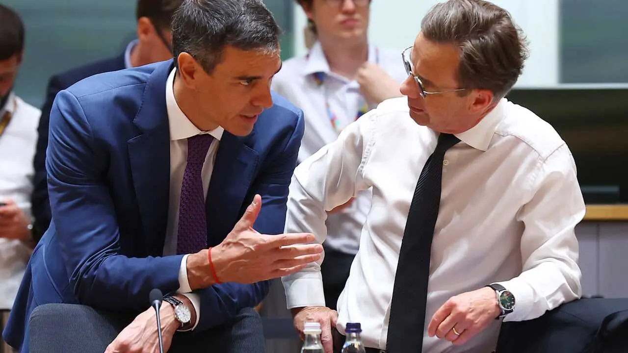 Archivo - El presidente del Gobierno, Pedro S&aacute;nchez y el primer ministro de Suecia, Ulf Kristersson.