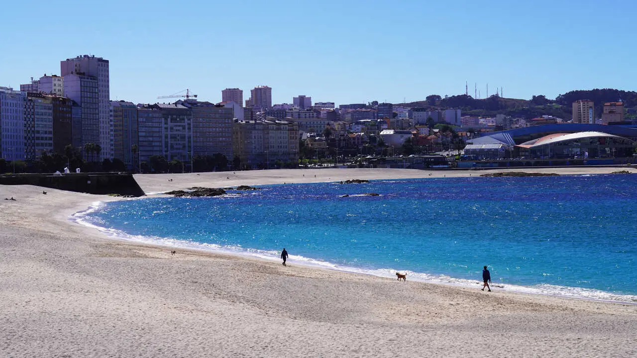 Ciudad de A Coru&ntilde;a - Paseo Mar&iacute;timo y playas Orz&aacute;n y Riazor