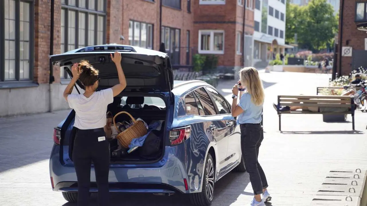 El eclipse dispara un 180% la demanda de alquiler de coches entre particulares