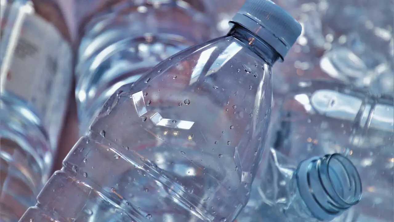 Archivo - Imagen de recurso de botellas de pl&aacute;stico