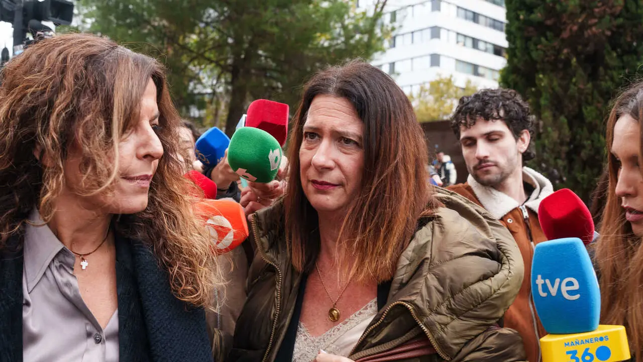 Archivo - La exmilitante del PSOE Leire D&iacute;ez a su llegada a los juzgados de la Plaza Castilla.