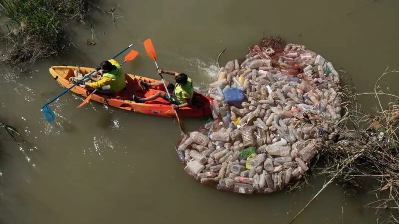Greenpeace denuncia que el nuevo Reglamento Europeo de Envases 'se queda corto' y vigilar&aacute;n posible 'greenwashing'.