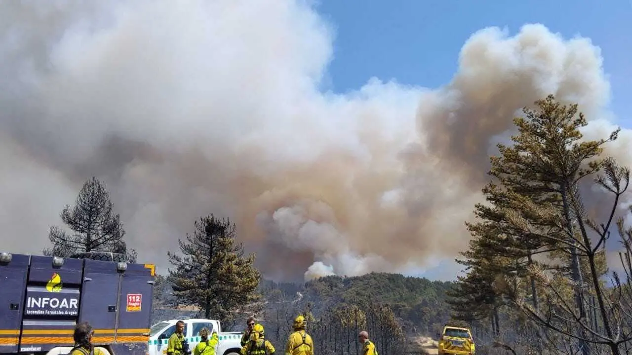 Operativo de Infoar en el incendio forestal de Las Pe&ntilde;as de Riglos (Huesca).