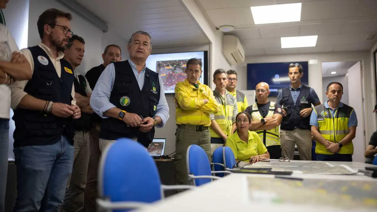 El vicepresidente primero y consejero de Presidencia, Sanidad y Emergencias, Antonio Sanz, ha presidido la reuni&oacute;n del comit&eacute; asesor por riesgos s&iacute;smicos tras el terremoto de Granada con epicentro en Alhend&iacute;n.