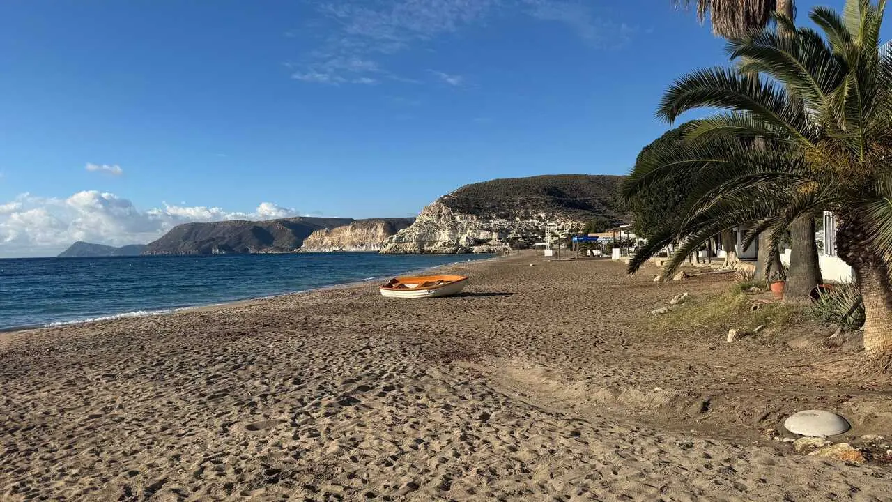 Archivo - Playa de Agua Amarga, en el Parque Natural de Cabo de Gata-N&iacute;jar (Almer&iacute;a).