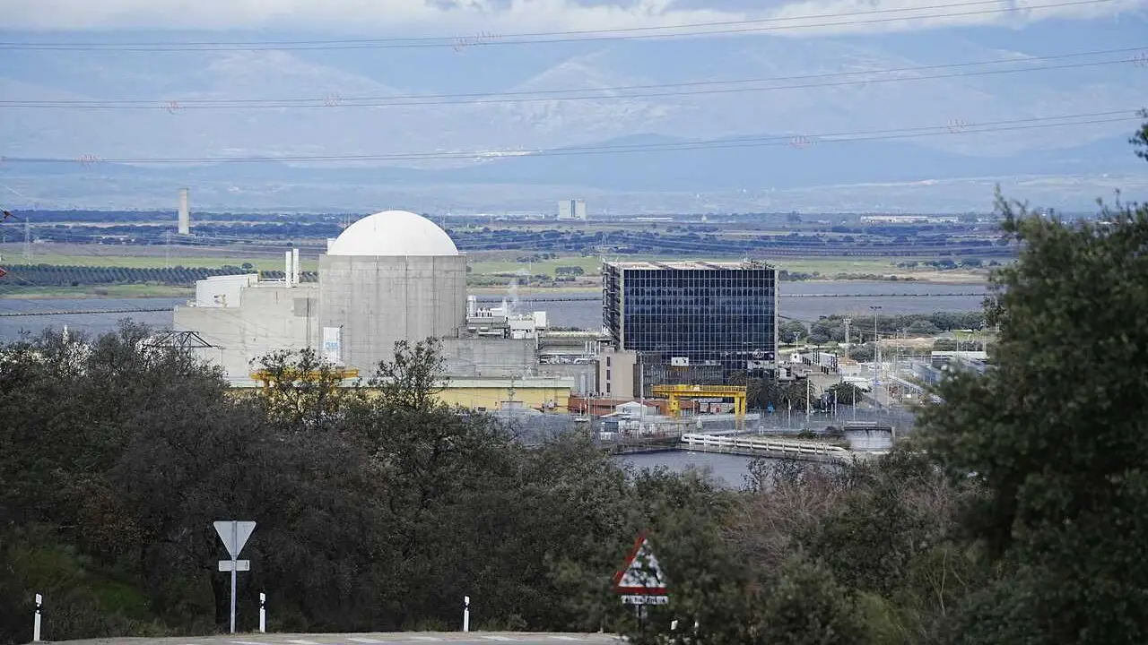 Archivo - Vista de la central nuclear de Almaraz, a 16 de febrero de 2026, en Navalmoral de la Mata, C&aacute;ceres, Extremadura (Espa&ntilde;a).