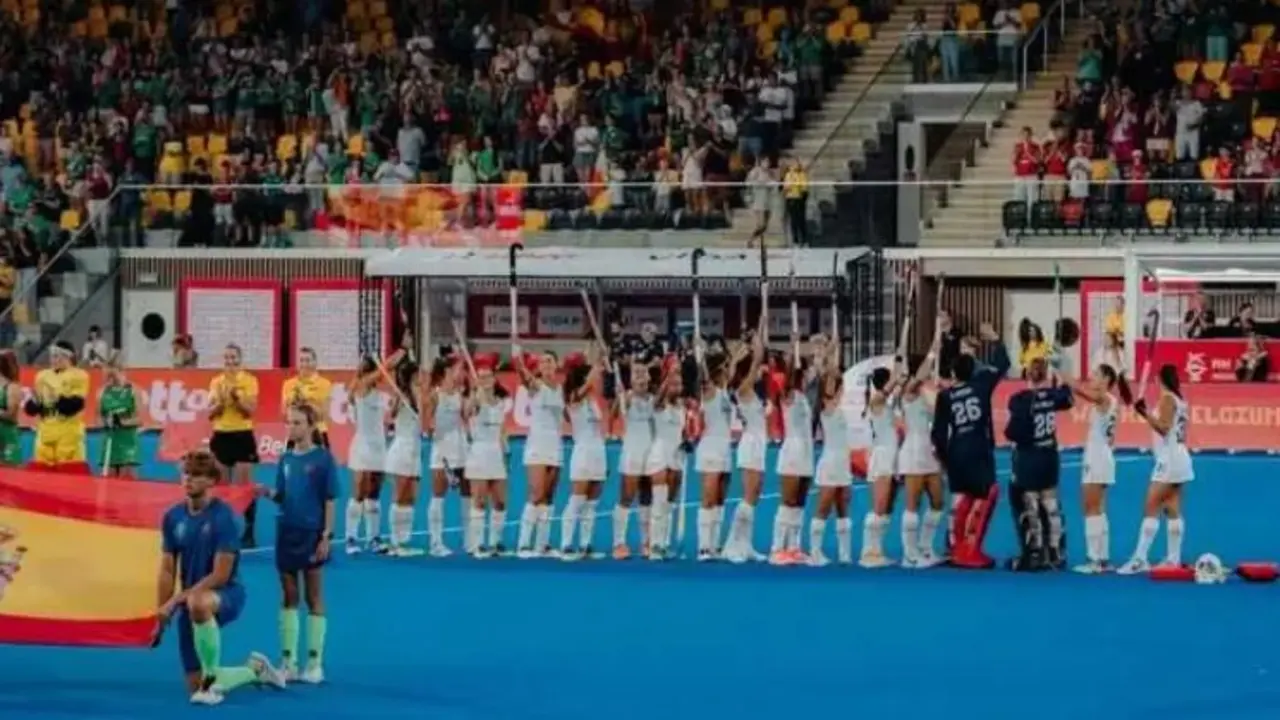Las Red Sticks en su debut del Mundial de Hockey Hierba