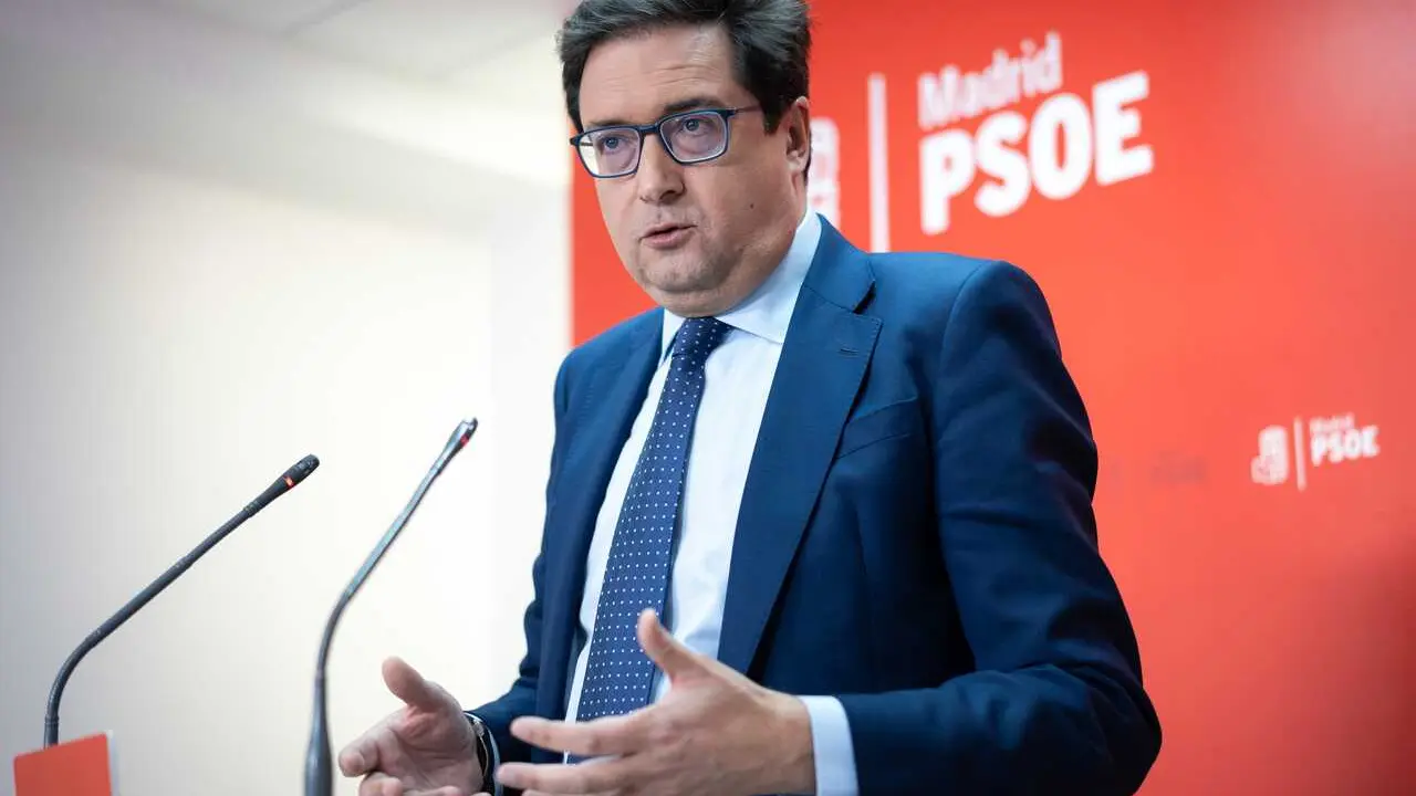 Archivo - El secretario general del PSOE de Madrid, &oacute;scar L&oacute;pez, ofrece una rueda de prensa, en la sede del PSOE de Madrid, a 24 de febrero de 2025, en Madrid (Espa&ntilde;a).