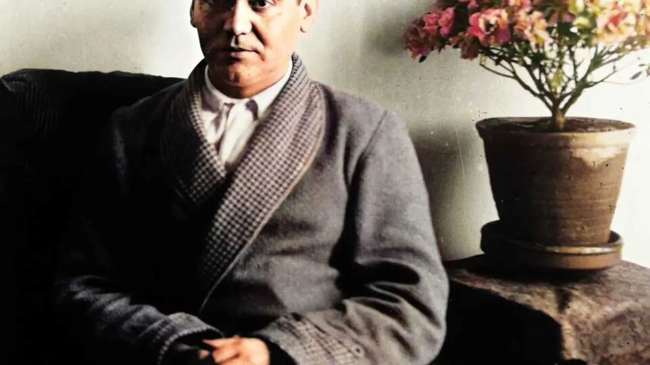 Archivo - &Uacute;ltima foto de Federico Garc&iacute;a Lorca, coloreada,  pocos d&iacute;as antes de ser asesinado, en la Huerta de San Vicente.