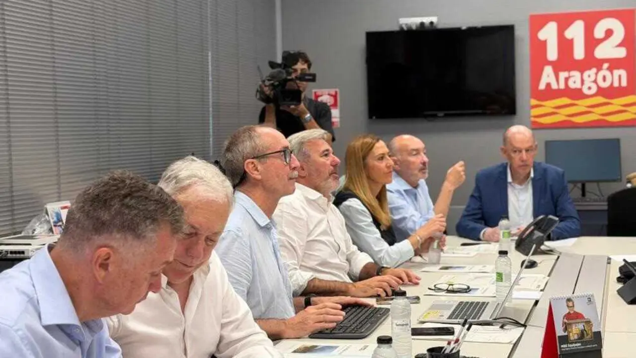 El presidente del Gobierno de Arag&oacute;n, Jorge Azc&oacute;n, y la secretaria general de Protecci&oacute;n Civil y Emergencias del Gobierno de Espa&ntilde;a, Virginia Barcones.