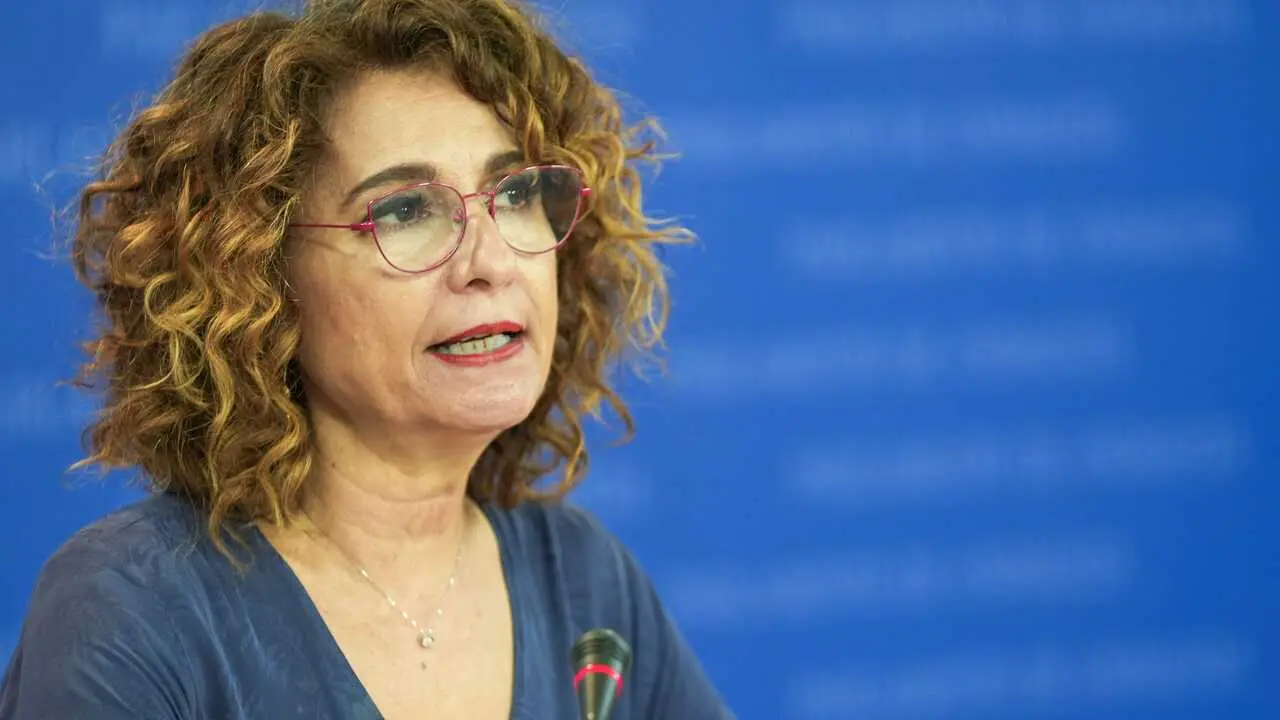 Archivo - La secretaria general del PSOE-A y portavoz del Grupo Parlamentario Socialista, Mar&iacute;a Jes&uacute;s Montero, en una rueda de prensa. Imagen de archivo.