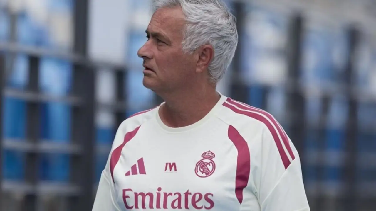 Jos&eacute; Mourinho en el entrenamiento del Real Madrid
