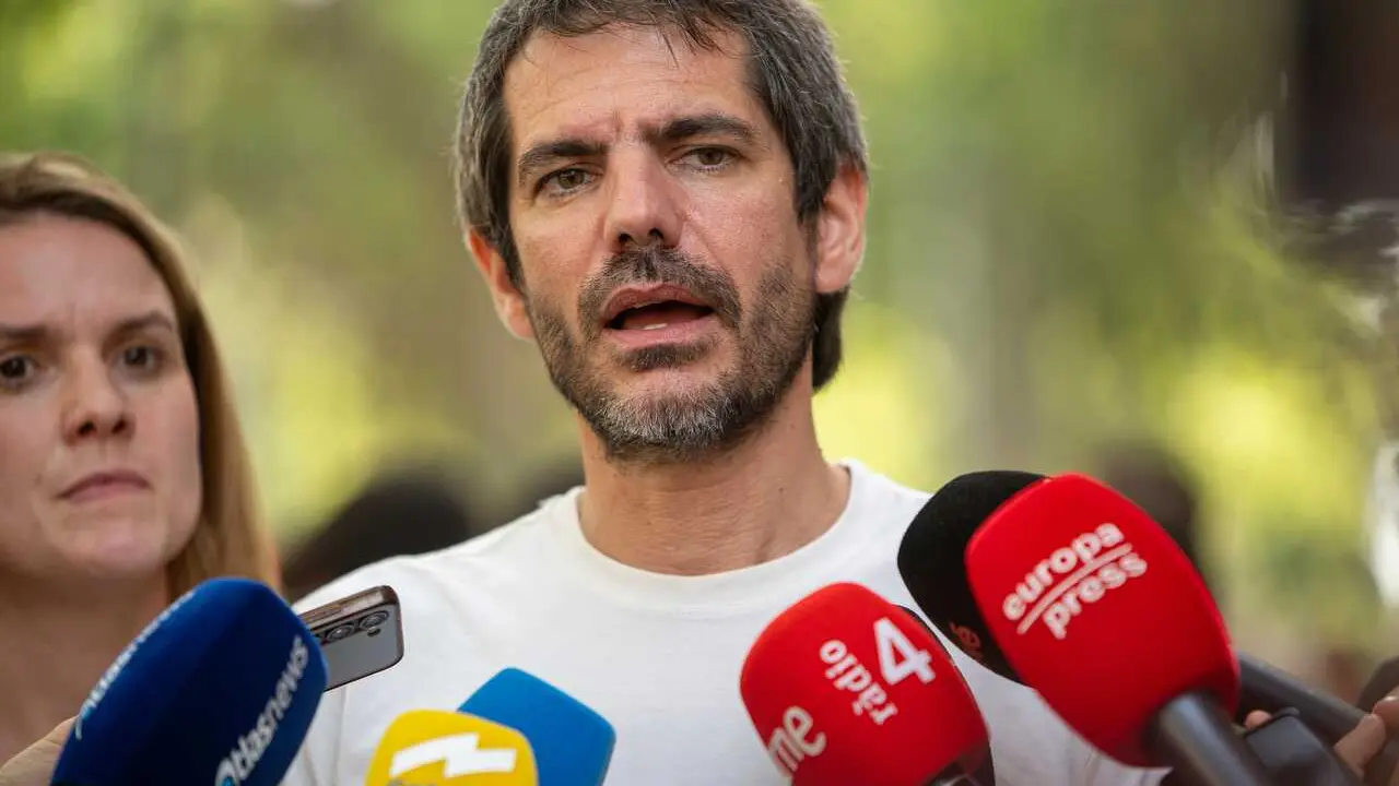 Archivo - El ministro de cultural, Ernest Urtasun, ofrece declaraciones a la prensa, durante la manifestaci&oacute;n y el desfile del Pride Barcelona 2026, a 18 de julio de 2026, en Barcelona, Catalu&ntilde;a (Espa&ntilde;a)