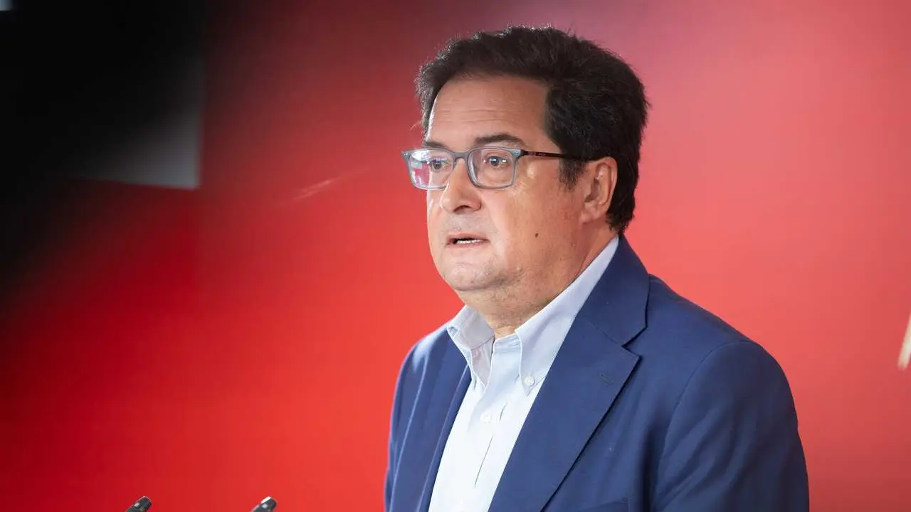 El secretario general del PSOE de Madrid y ministro para la Transformaci&oacute;n Digital y de la Funci&oacute;n P&uacute;blica, &Oacute;scar L&oacute;pez, durante una rueda de prensa, en la sede del PSOE, a 7 de agosto de 2026, en Madrid (Espa&ntilde;a). 