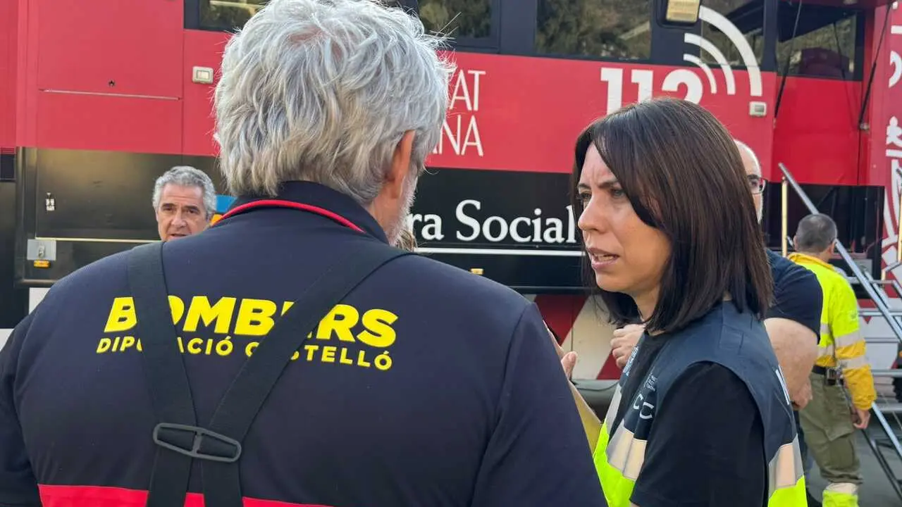 La ministra de Ciencia, Innovaci&oacute;n y Universidades, Diana Morant, en el PMA del incendio de Segorbe.