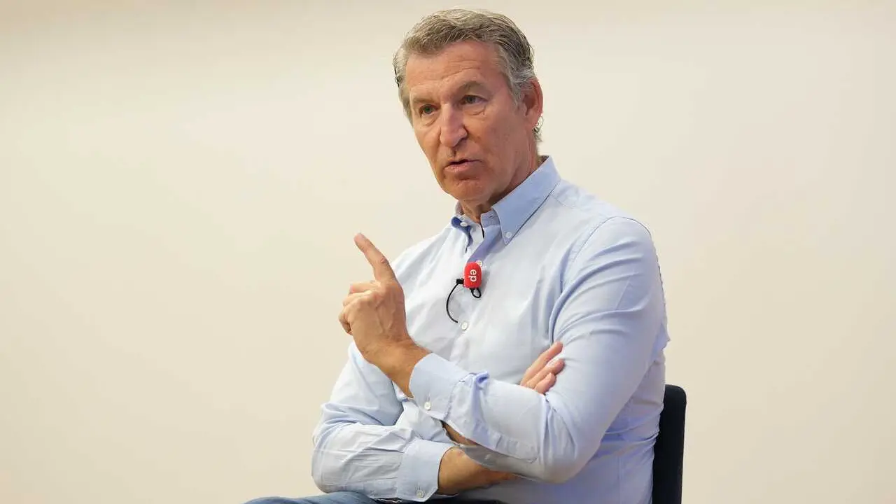 El presidente del Partido Popular, Alberto N&uacute;&ntilde;ez Feij&oacute;o, durante una entrevista para Europa Press, en la sede auton&oacute;mica del PPdeG, a 21 de agosto de 2026, en Santiago de Compostela, A Coru&ntilde;a