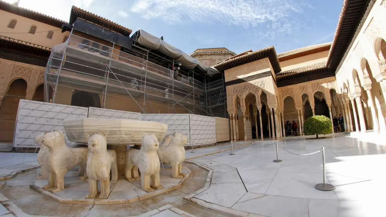 Archivo - Restauraci&oacute;n del Patio de los Leones de la Alhambra