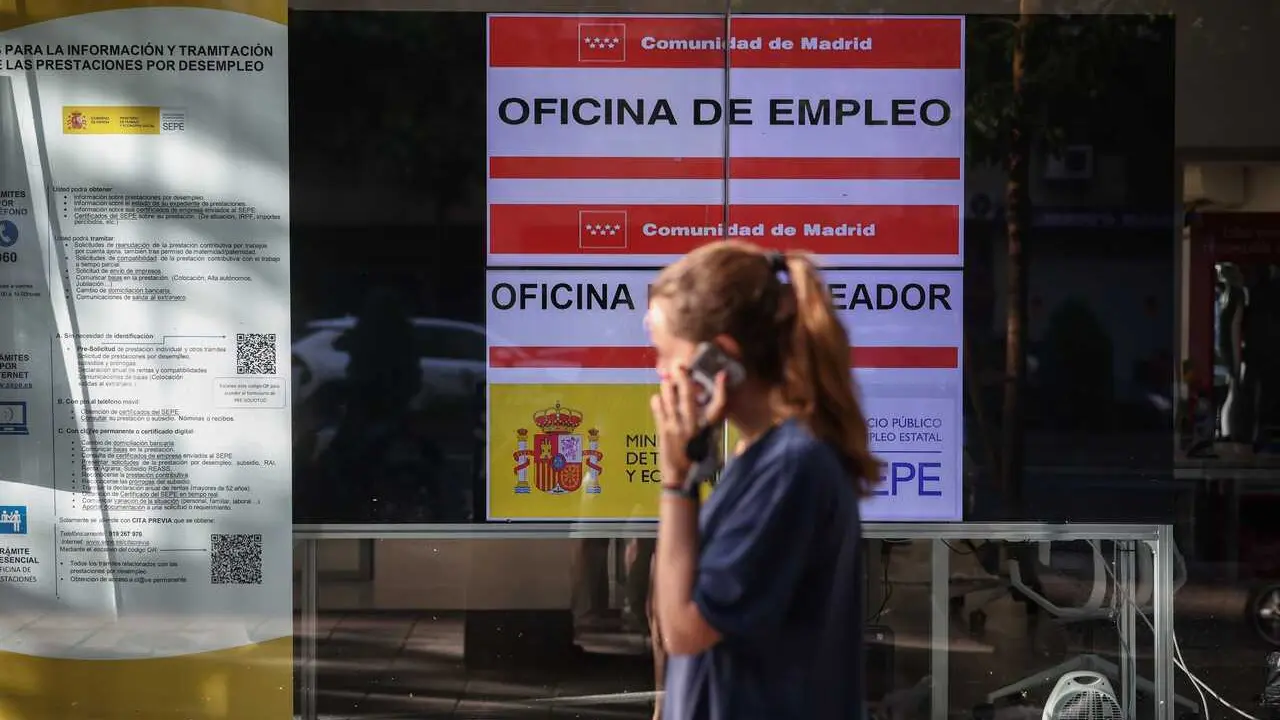 Archivo - Fachada de una Oficina de Empleo