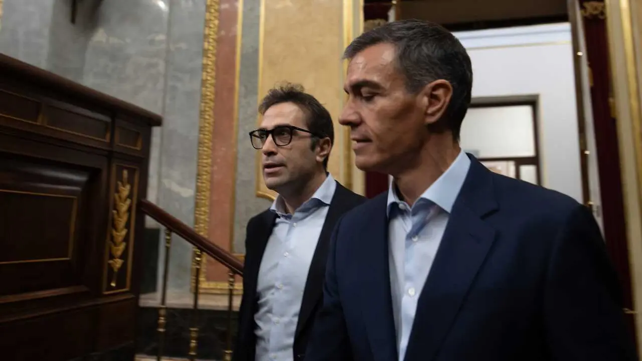 Archivo - El presidente del Gobierno, Pedro S&aacute;nchez, y el ministro de Econom&iacute;a, Carlos Cuerpo, en imagen de archivo 