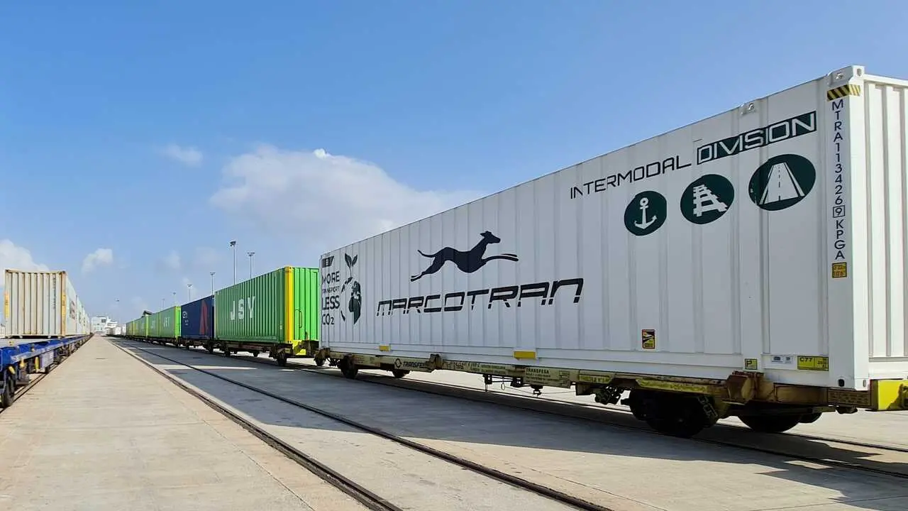 Archivo - Ferrocarril procedente del puerto de Algeciras.