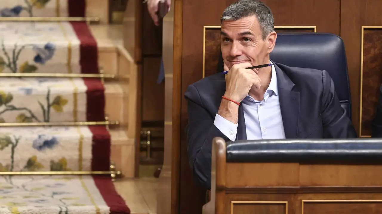 Archivo - El presidente del Gobierno, Pedro S&aacute;nchez, durante una sesi&oacute;n plenaria en el Congreso de los Diputados