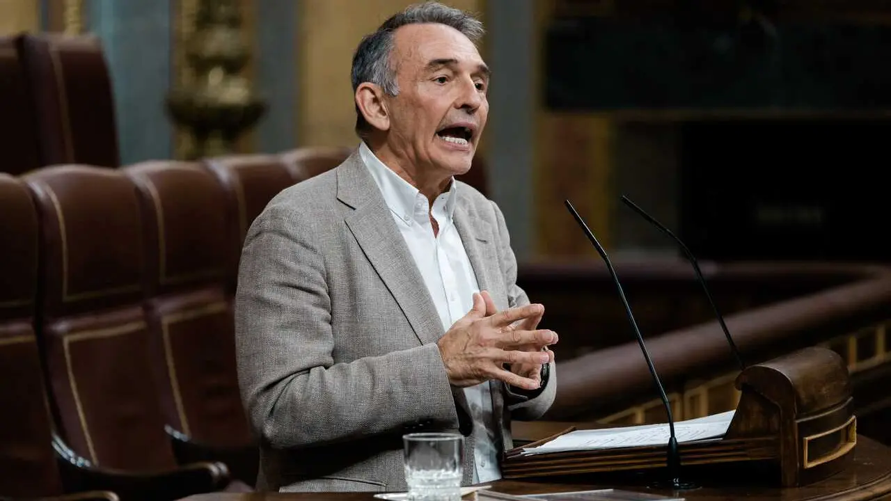 Archivo - El diputado de Sumar Enrique Santiago interviene durante una sesi&oacute;n plenaria extraordinaria, en el Congreso de los Diputados, a 14 de julio de 2026, en Madrid (Espa&ntilde;a). 