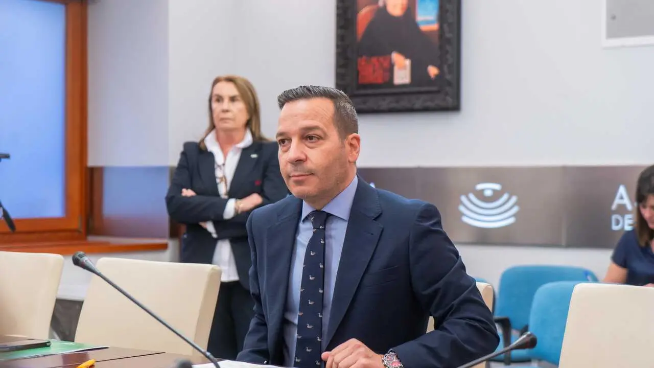 Archivo - El vicepresidente y consejero de Desregulaci&oacute;n, Servicios Sociales y Familia de la Junta de Extremadura, &Oacute;scar Fern&aacute;ndez Calle.