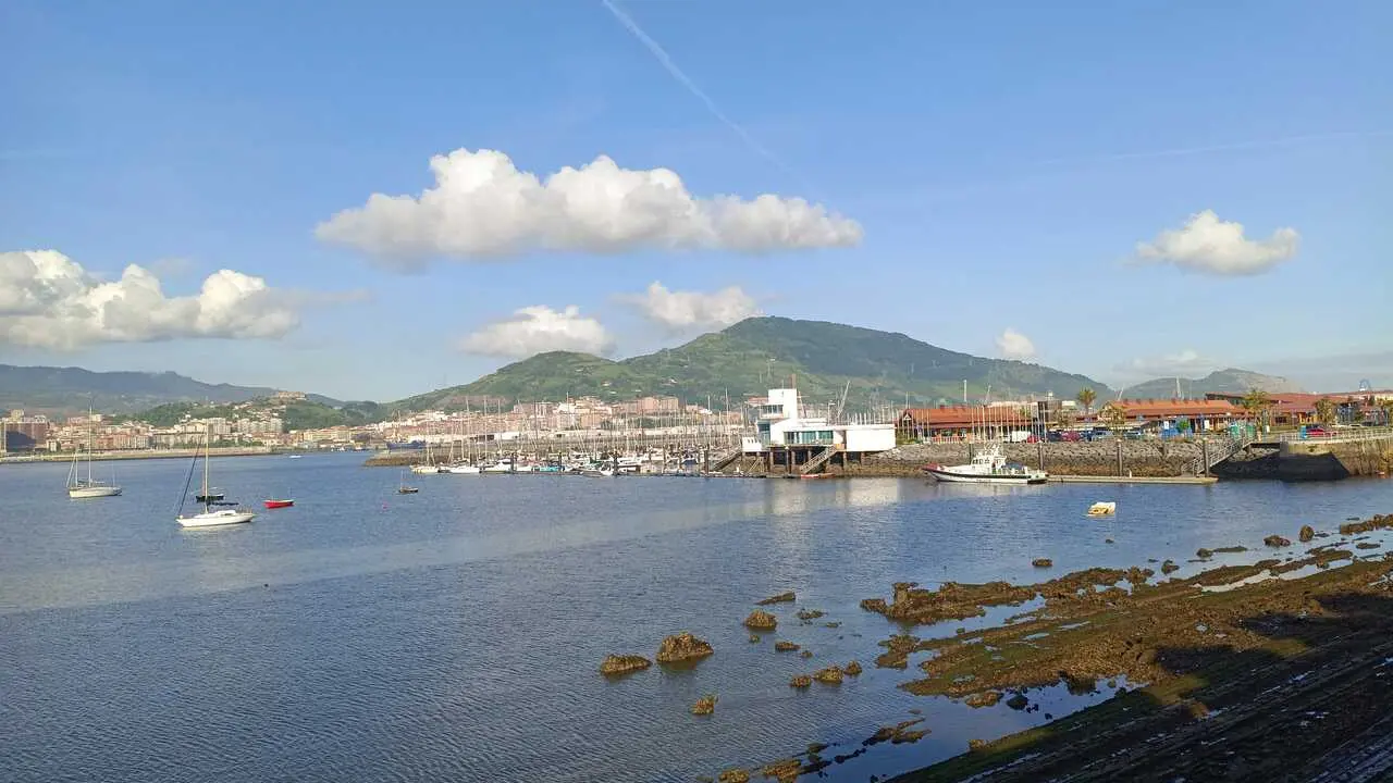 Archivo - Tiempo soleado en Euskadi